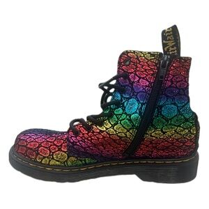 DT MARTENS. New, SOFT NEVER USED